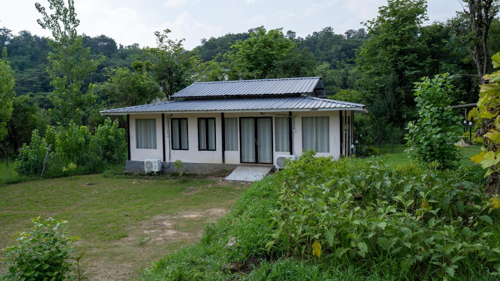 Dev Bhoomi Farms & Cottages Дхарамсала Екстериор снимка