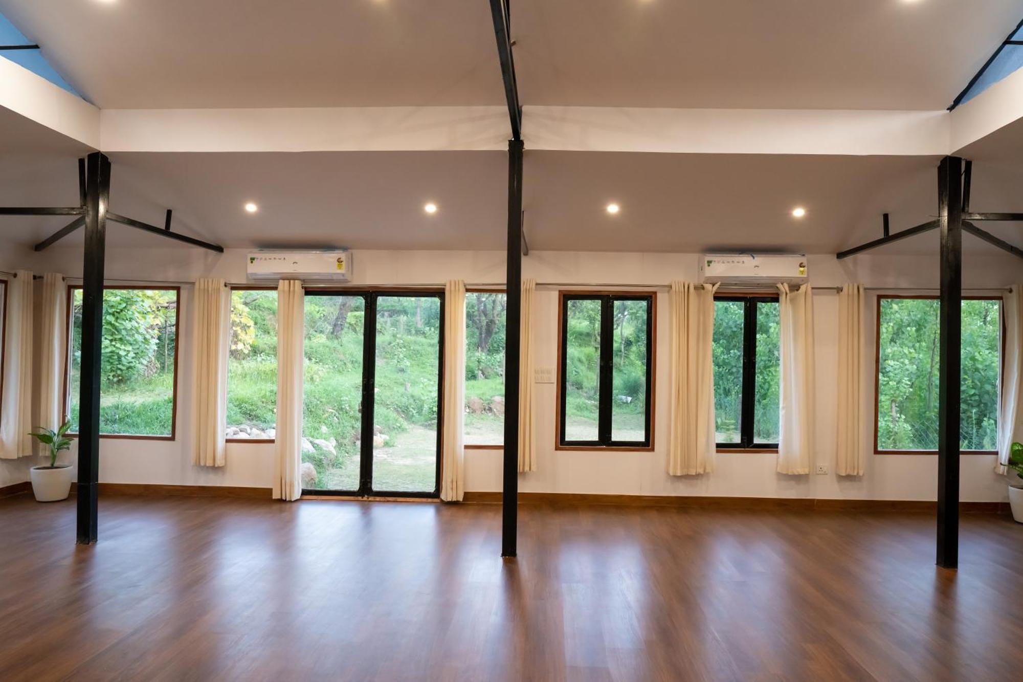 Dev Bhoomi Farms & Cottages Дхарамсала Екстериор снимка
