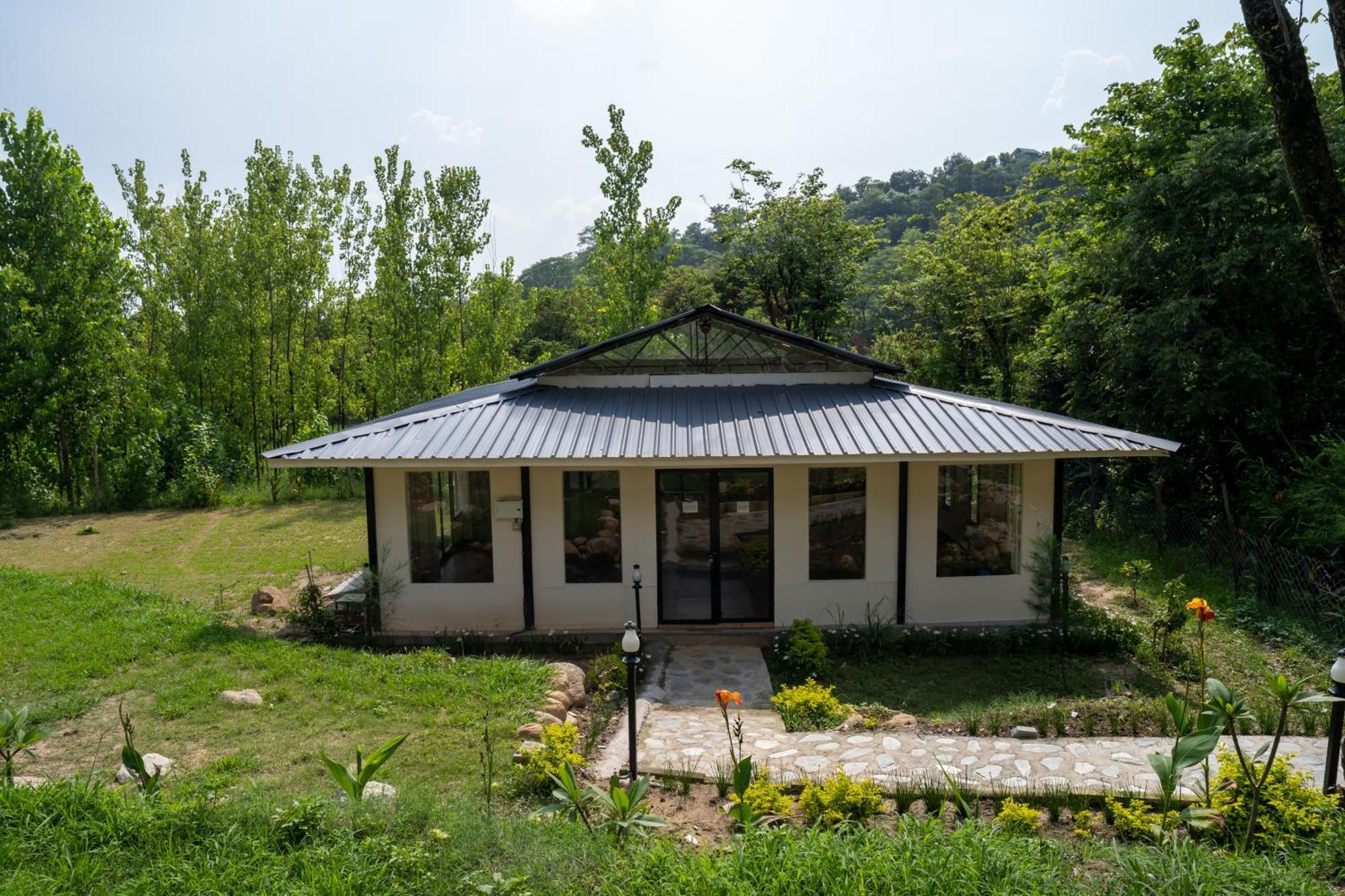 Dev Bhoomi Farms & Cottages Дхарамсала Екстериор снимка