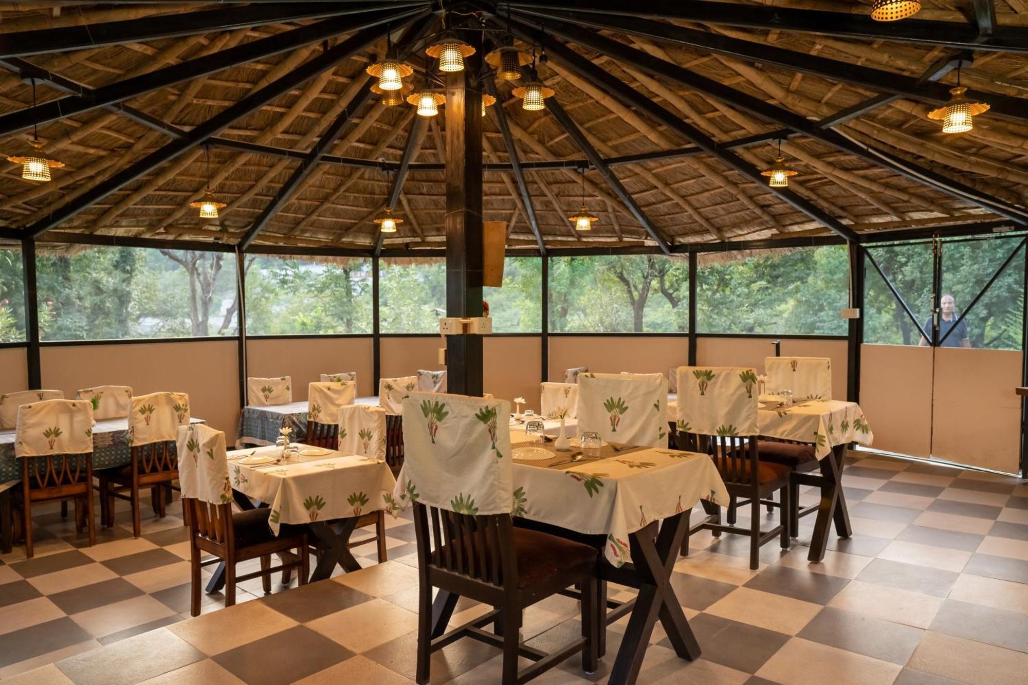 Dev Bhoomi Farms & Cottages Дхарамсала Екстериор снимка