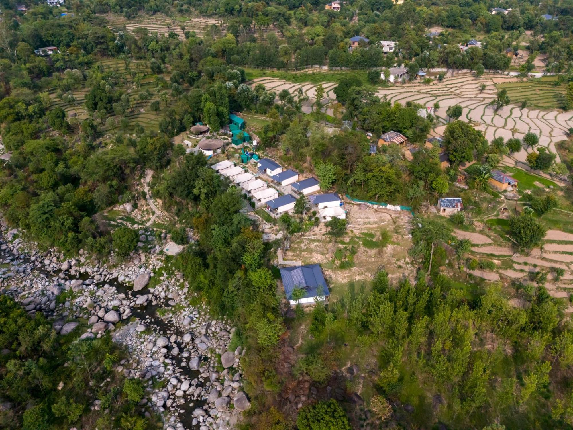Dev Bhoomi Farms & Cottages Дхарамсала Екстериор снимка