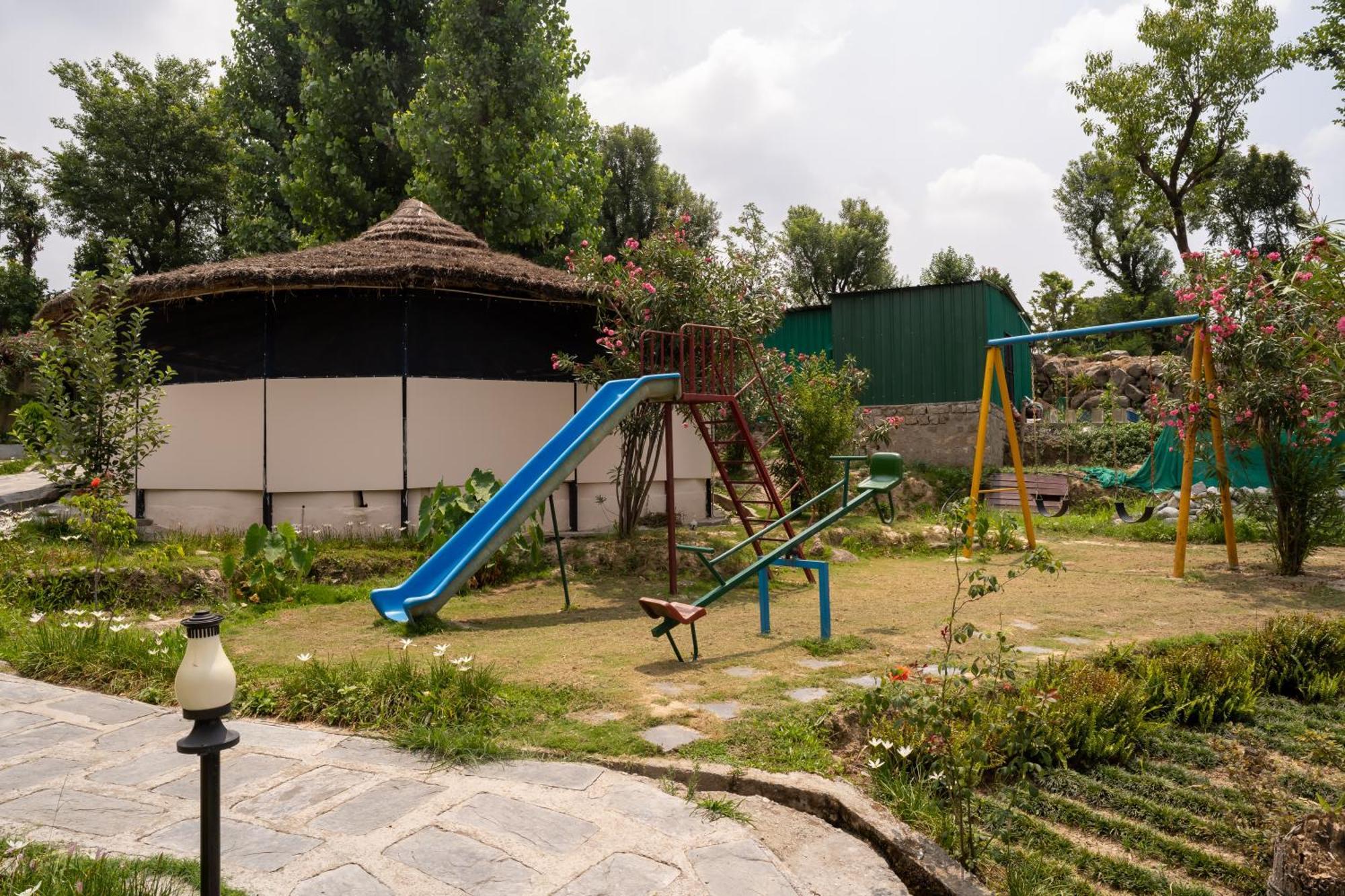 Dev Bhoomi Farms & Cottages Дхарамсала Екстериор снимка