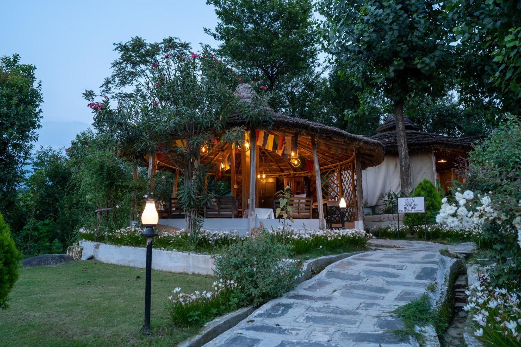 Dev Bhoomi Farms & Cottages Дхарамсала Екстериор снимка