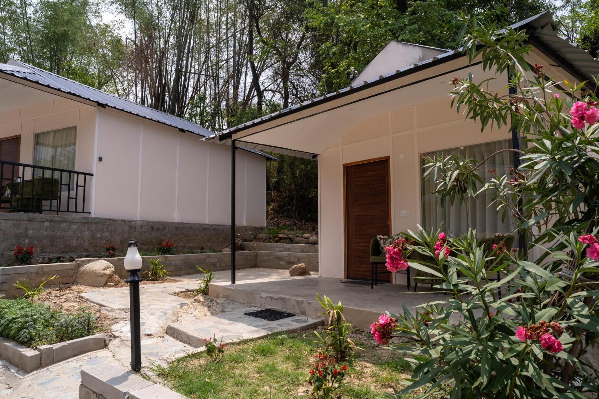 Dev Bhoomi Farms & Cottages Дхарамсала Екстериор снимка